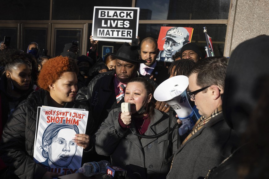 Katie Bryant, Daunte Wright&#039;s mom, center, speaks alongside attorney Jeff Storms, Thursday, Dec. 23, 2021, outside the Hennepin County Government Center in Minneapolis, after jurors found former  ...