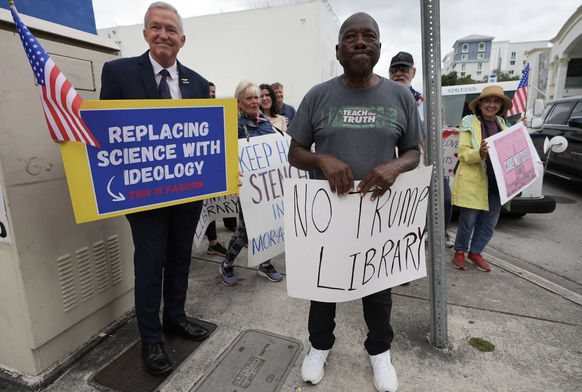 Le professeur Marvin Dunn.