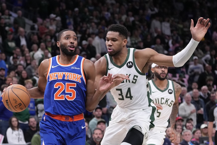 New York Knicks' Mikal Bridges tries to get past Milwaukee Bucks' Giannis Antetokounmpo during the first half of an NBA basketball game Tuesday, Oct. 28, 2025, in Milwaukee. (AP Photo/Morry  ...