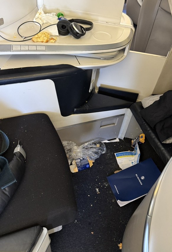Air France Abfall Dreck Flugzeug Kabine
