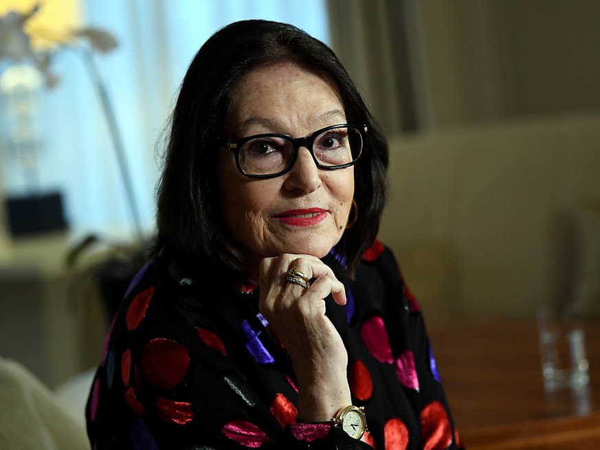 Pour marquer ses 60 ans de carrière, la chanteuse Nana Mouskouri va mettre aux enchères plusieurs paires de ses célèbres lunettes rectangulaires (archives).