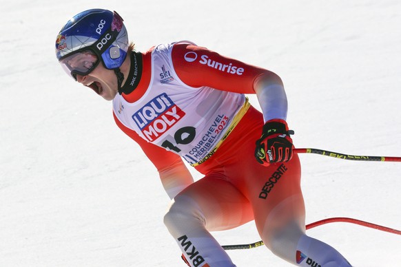 Marco Odermatt a été très démonstratif dans l'aire d'arrivée.