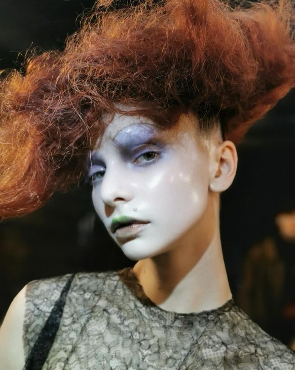 Les mannequins au teint de porcelaine du défilé Maison Margiela lors de la Fashion Week de Paris, en janvier 2024.