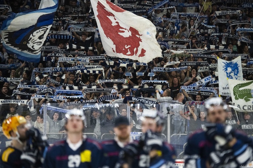 Ambri&#039;s supporters celebrate the victory after the regular season National League match between HC Ambri Piotta and Lausanne HC, at the Gottardo Arena in Ambri, on Tuesday, September 26, 2023. (K ...