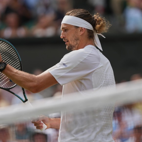 Alexander Zverev salue un joli point de son adversaire mais file facilement en finale