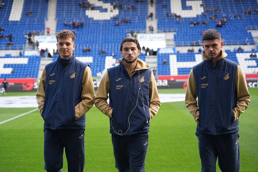 De gauche à droite: Fisnik Asllani, Leon Avdullahu et Albian Hajdari.