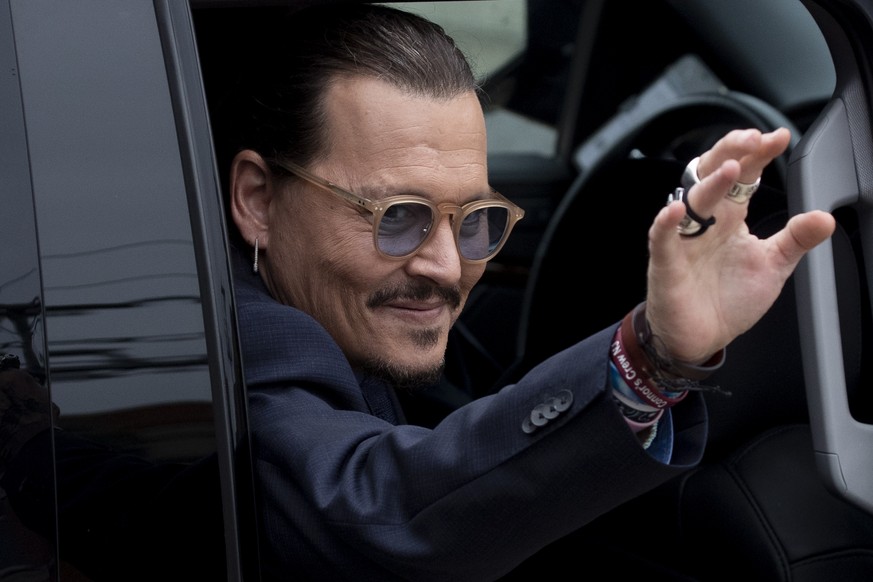 epaselect epa09980984 US actor Johnny Depp reacts as he leaves after closing arguments in the 50 million US dollar Depp vs Heard defamation trial at the Fairfax County Circuit Court in Fairfax, Virgin ...