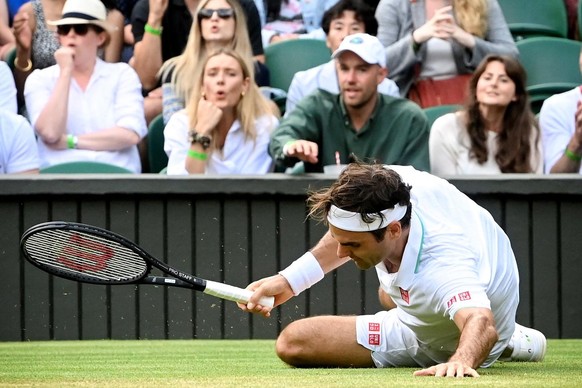 epa09320800 Roger Federer of Switzerland slips during the 3rd round match against Cameron Norrie of Britain at the Wimbledon Championships, in Wimbledon, Britain, 03 July 2021. EPA/FACUNDO ARRIZABALAG ...
