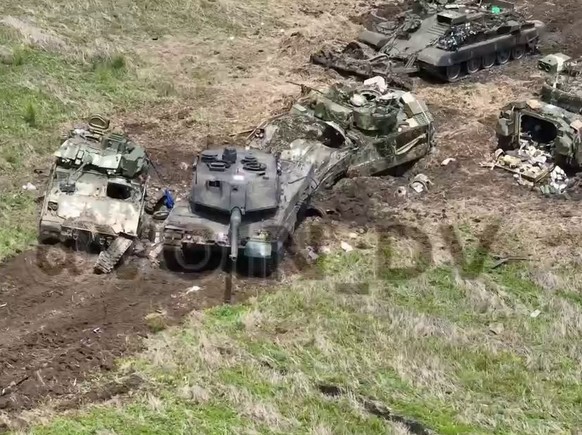 Un Leopard endommagé et abandonné dans la région de Zaporijia.