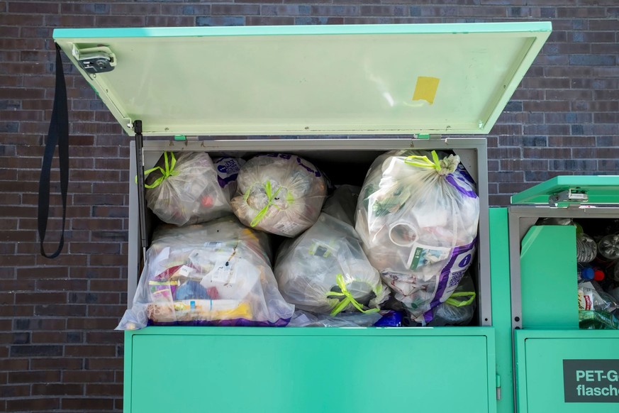 Transparent avec inscription violette: le Recybag vise à augmenter le taux de recyclage des déchets plastiques en Suisse.