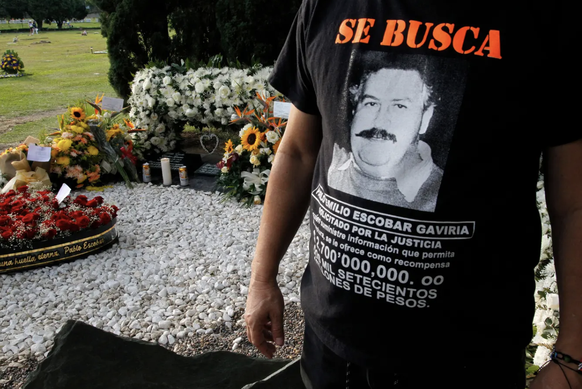 La tombe de Pablo Escobar à Itagüí, au sud-ouest de Medellín, est un lieu de pèlerinage populaire.