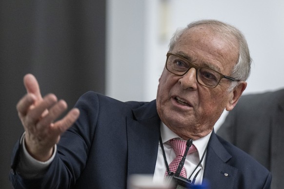 Alt Bundesrat Adolf Ogi spricht anlaesslich der Vernissage Diplomatische Dokumente der Schweiz, DDS 1993, am Mittwoch, 3. Januar 2024, in Bern. Die Europa-Strategie des Bundesrats nach der historische ...