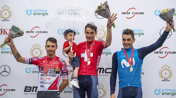 Silvan Dillier, Mitte, becomes a Swiss champion ahead of Simon Pellaud, left and Johan Jacobs, right, at the bike race of the men on the bike street Swiss championship on Sunday, June 20, 2021 in Knutw ...
