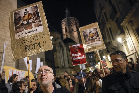 epa11750122 Protesters gather to demand Valencia&#039;s regional president Carlos Mazon&#039;s resignation during a rally in Valencia, eastern Spain, 30 November 2024. One month after the Valencian re ...