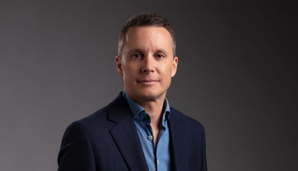 Romain Roseng est une des voix du cyclisme et du ski féminin sur la RTS.