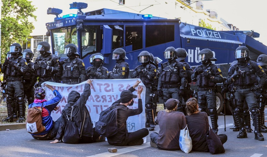 epa10671086 Left-wing protesters are blocked by police during a demonstration in Leipzig, Germany, 03 June 2023. The protesters are demonstrating after a court in Dresden sentenced a 28-year-old woman ...