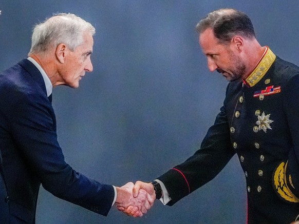 Norway's Prime Minister Jonas Gahr St�re greets the new king Haakon VIII, in Oslo, Friday, Aug. 28, 2026. (Lise ��serud/POOL photo via AP)