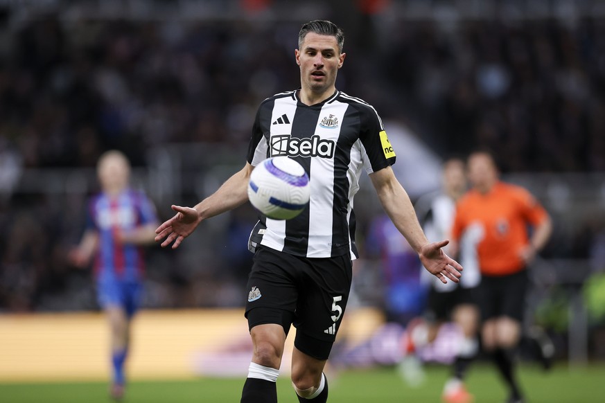 epa12035533 Fabian Schar of Newcastle United in action during the English Premier League soccer match between Newcastle United and Crystal Palace, in Newcastle, Britain, 16 April 2025. EPA/ADAM VAUGHA ...