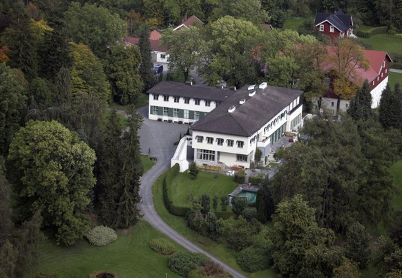 Le prince purge actuellement sa détention provisoire sur le domaine.