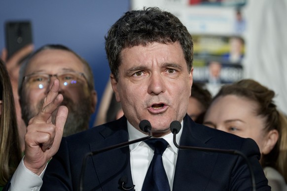 Presidential candidate Nicusor Dan speaks after polls closed for the second round of the country&#039;s presidential election redo in Bucharest, Romania, Sunday, May 18, 2025. (AP Photo/Andreea Alexan ...