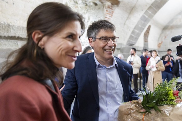 Rebecca Ruiz, gauche, conseillere d'Etat vaudoise, et Roger Nordmann, droite, candidat du parti socialiste vaudois, reagit lors du 2eme tour de l'election complementaire au Conseil d'Et ...