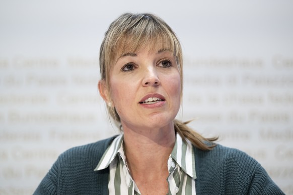 Diana Gutjahr, Nationalraetin SVP (TG) spricht waehrend einer Medienkonferenz des ueberparteilichen Komitees &quot;JA zur Renteninitiative&quot;, am Donnerstag, 1. Februar 2024 in Bern. Am 3. Maerz 20 ...