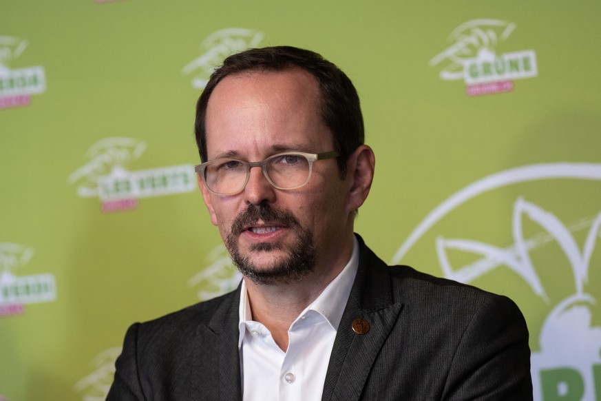 Nationalrat und Parteipraesident Balthasar Glaettli, ZH, von der Bundeshausfraktion der Gruenen Partei Schweiz, aeussert sich an einer Pressekonferenz zur Bundesratskandidatur fuer die Nachfolge von U ...