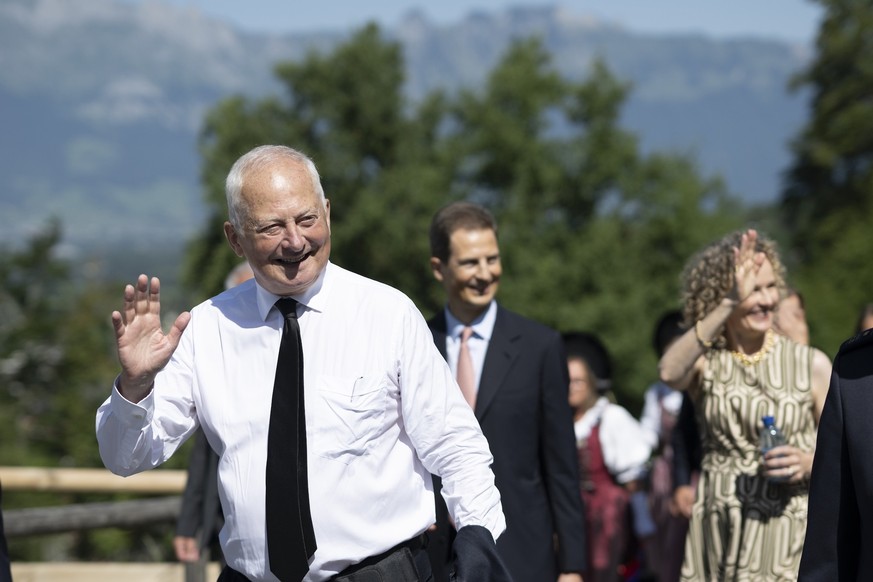 Fuerst Hans-Adam II, Erbprinz Alois und Erbprinzessin Sophie, von links, am Liechtensteiner Staatsfeiertag, am Donnerstag, 15. August 2024, in Vaduz. (KEYSTONE/Gian Ehrenzeller)