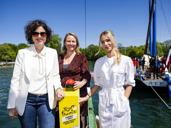 Christelle Luisier, présidente du Conseil d'Etat du canton de Vaud, Emilie Moeschler, municipale de la ville de Lausanne, et Marion Rousse, directrice du Tour de France Femmes posent sur le Léman