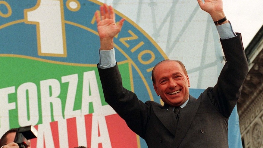 “Con la sua televisione Berlusconi ha avviato la cretinizzazione delle masse”