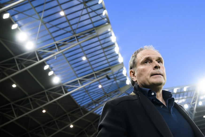 L&#039;entraineur du Servette FC Alain Geiger reagit lors de la rencontre de la demi-finale de football de Coupe de Suisse entre Servette FC et FC Lugano le mercredi 5 avril 2023 Stade de Geneve. (KEY ...