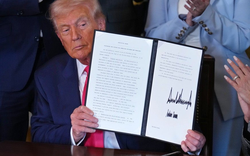 La Suisse attend toujours que Donald Trump signe le décret abaissant les droits de douane à 15%. Washington traîne, et les milieux économiques s’impatientent.