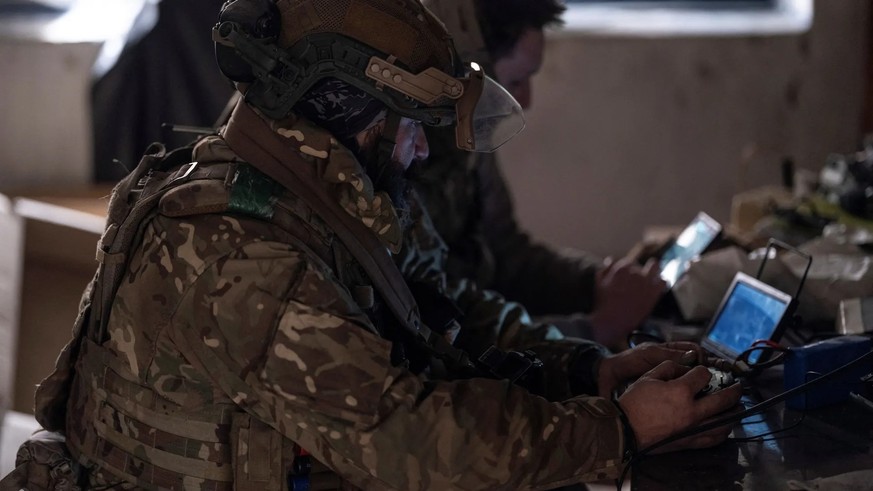 Une poste de commandement ukrainien: c'est d'ici que sont contrôlées les missions des drones.