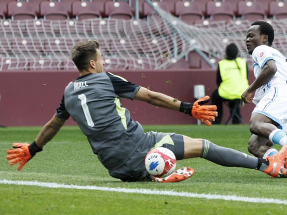 Le gardien Joël Mall a réalisé l'arrêt sur cette action mais il s'est blessé et a dû sortir