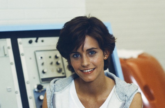 Courteney Cox in «Misfits of Science» (1985)