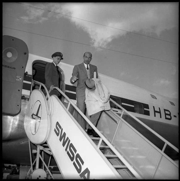 Arrival of ex-king Humbert II of Italy in Geneva, 1954 (Photo by Grisel/RDB/ullstein bild via Getty Images)