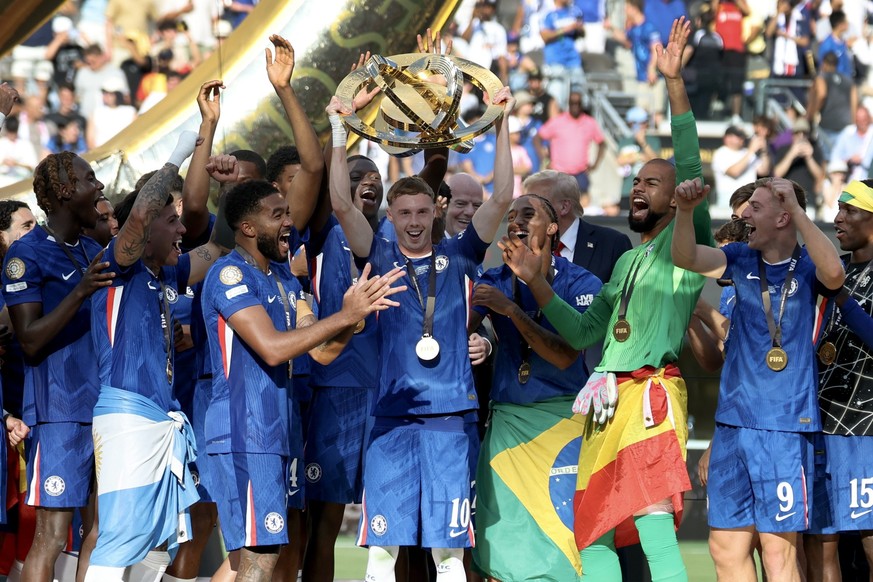epa12236617 Chelsea FC, including Cole Palmer (C), celebrate with the trophy after winning the FIFA Club World Cup 2025 final match between Chelsea FC and Paris Saint-Germain, in East Rutherford, New  ...