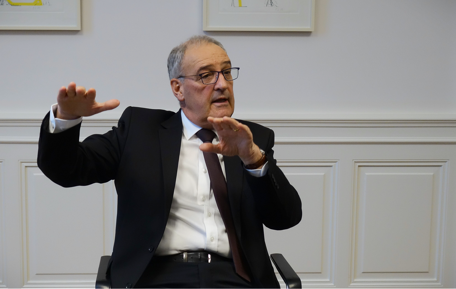 Bundesrat Guy Parmelin spricht im grossen Interview mit watson über steigende Mieten, die bevorstehenden Abstimmungen, die US-Wahlen und die Demonstrationen in Gerlafingen.