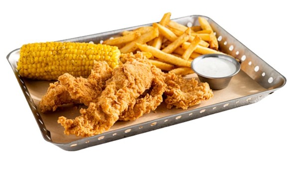Des filets de poulet panés, servis avec des frites et du maïs. On sent d'ici le beurre et l'huile de friture, mmmh.