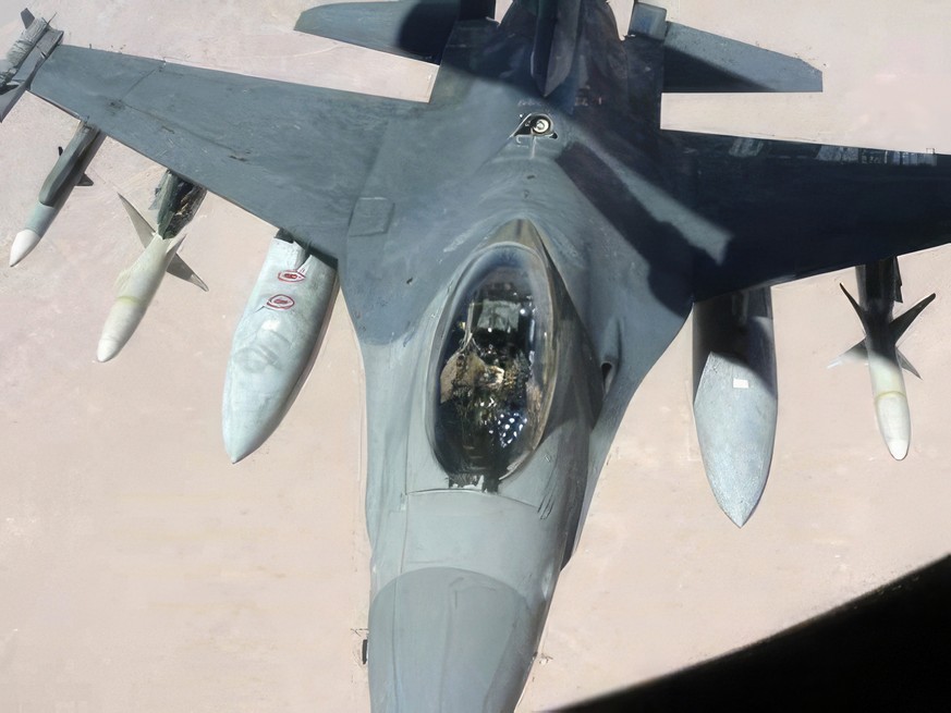 Un F-16 de l&#039;US Air Force au-dessus de l&#039;Irak.
