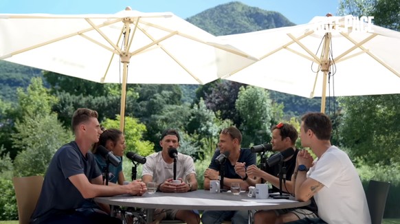 Les participants du podcast ont oscillé entre incrédulité et hilarité.
