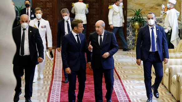 Emmanuel Macron et son homologue algérien Abdelmadjid Tebboune, le 25 août 2022.