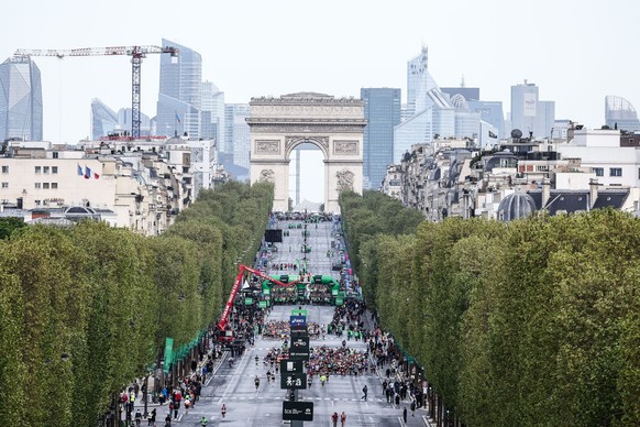 epa12884492 Runners compete on the Champs-Elysees during the Marathon de Paris 2026 in Paris, France, 12 April 2026. EPA/TERESA SUAREZ