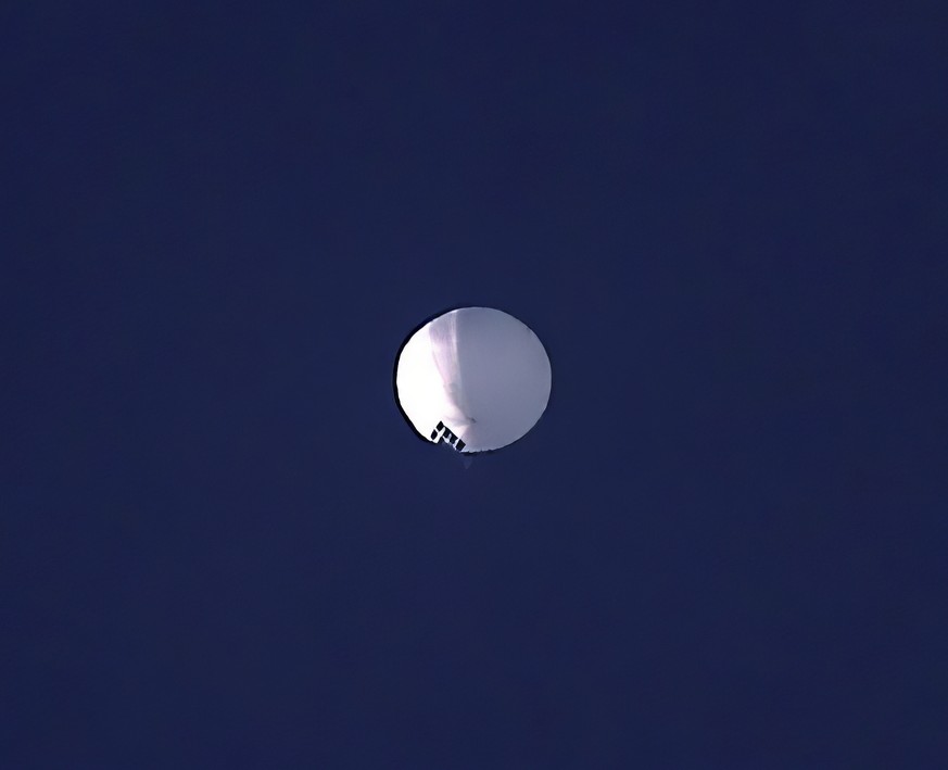 ADDS PENTAGON RESPONSE THAT IT WOULD NOT CONFIRM - A high altitude balloon floats over Billings, Mont., on Wednesday, Feb. 1, 2023. The U.S. is tracking a suspected Chinese surveillance balloon that h ...