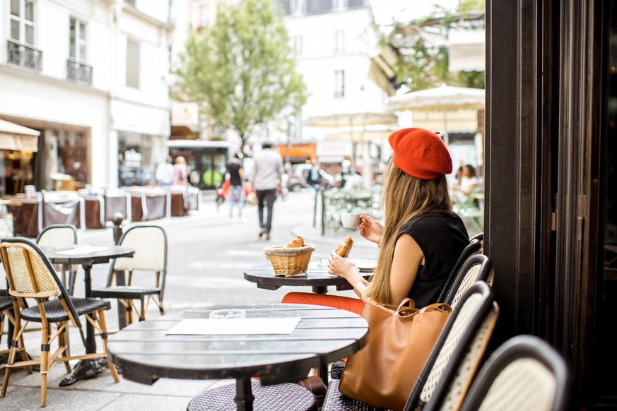 France déconfinement phase deux restaurant bar terrasse baguette réouverture 19 mai Emmanuel Macron test PCR