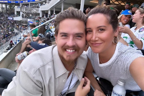 ashley tisdale und dylan sprouse reunion