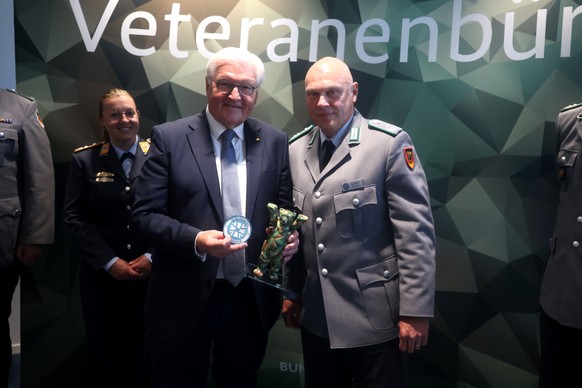 epa12152290 Lieutenant Colonel Michael Krause (R), chief of the Veterans&#039; Office, poses for a photograph with German President Frank-Walter Steinmeier (C) during the latter&#039;s visit to the Bu ...