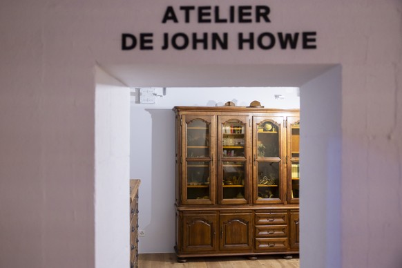 L'atelier de John Howe photographie lors de l'exposition inaugurale "Voyage dans les mondes de John Howe" ce lundi 15 decembre 2025 a la Tour du Fantastique a Neuchatel. La Tour du ...