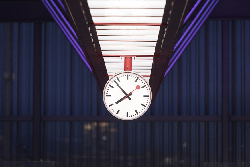 A Swiss railway station clock at Hardbruecke train station in Zurich, Switzerland, at dawn on January 17, 2019. (KEYSTONE/Christian Beutler)