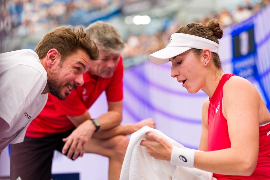 SYDNEY, AUSTRALIA - JANUARY 10: Team captain Stan Wawrinka (L), coach Iain Hughes (C) talk to Belinda Bencic of Team Switzerland in the Women's Singles Semifinal match against Elise Mertens of Te ...